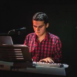 Clases de piano, guitarra o teoría musical en Tres de Febrero, Pcia. Buenos Aires (GBA Oeste)